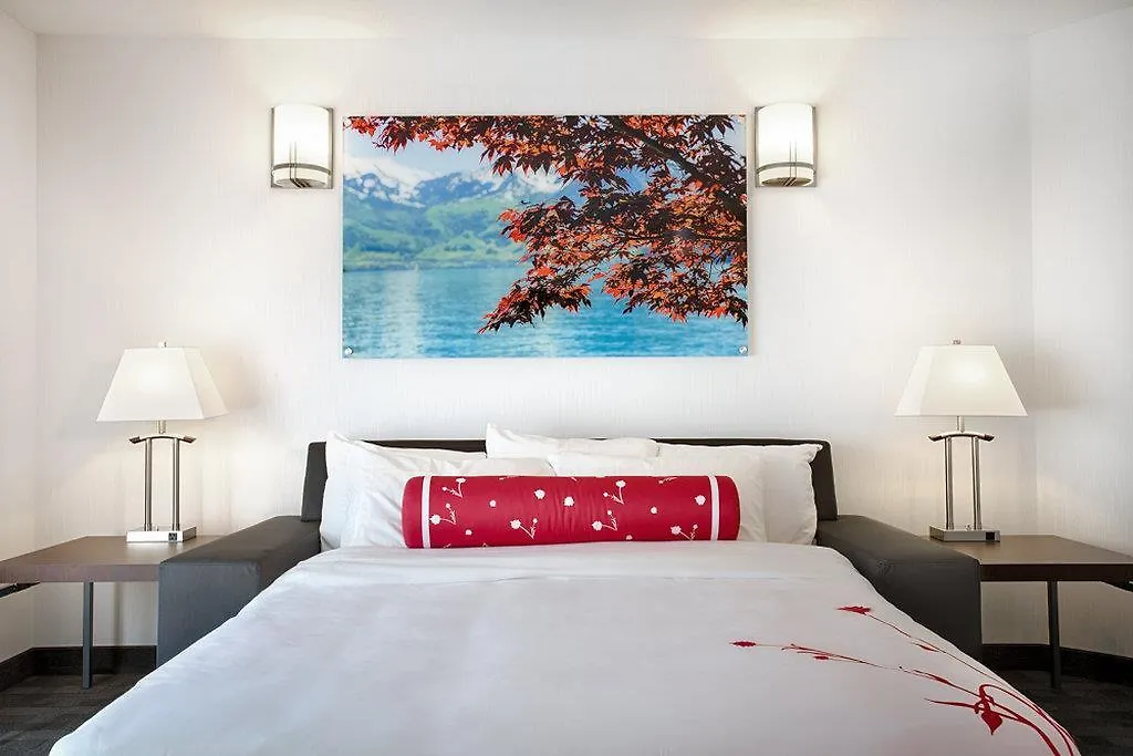Hotel Elan YYC