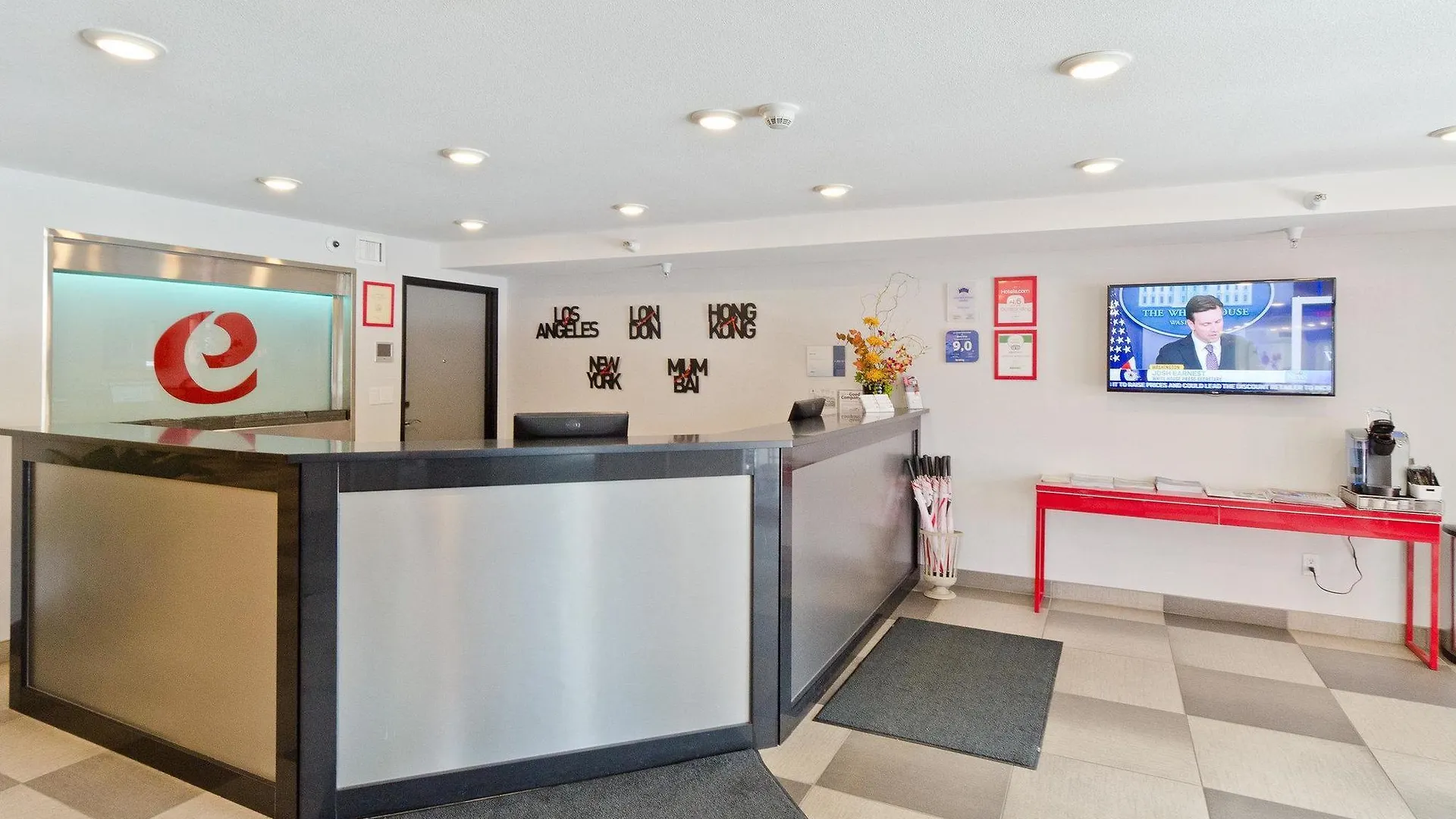 Hotel Elan YYC