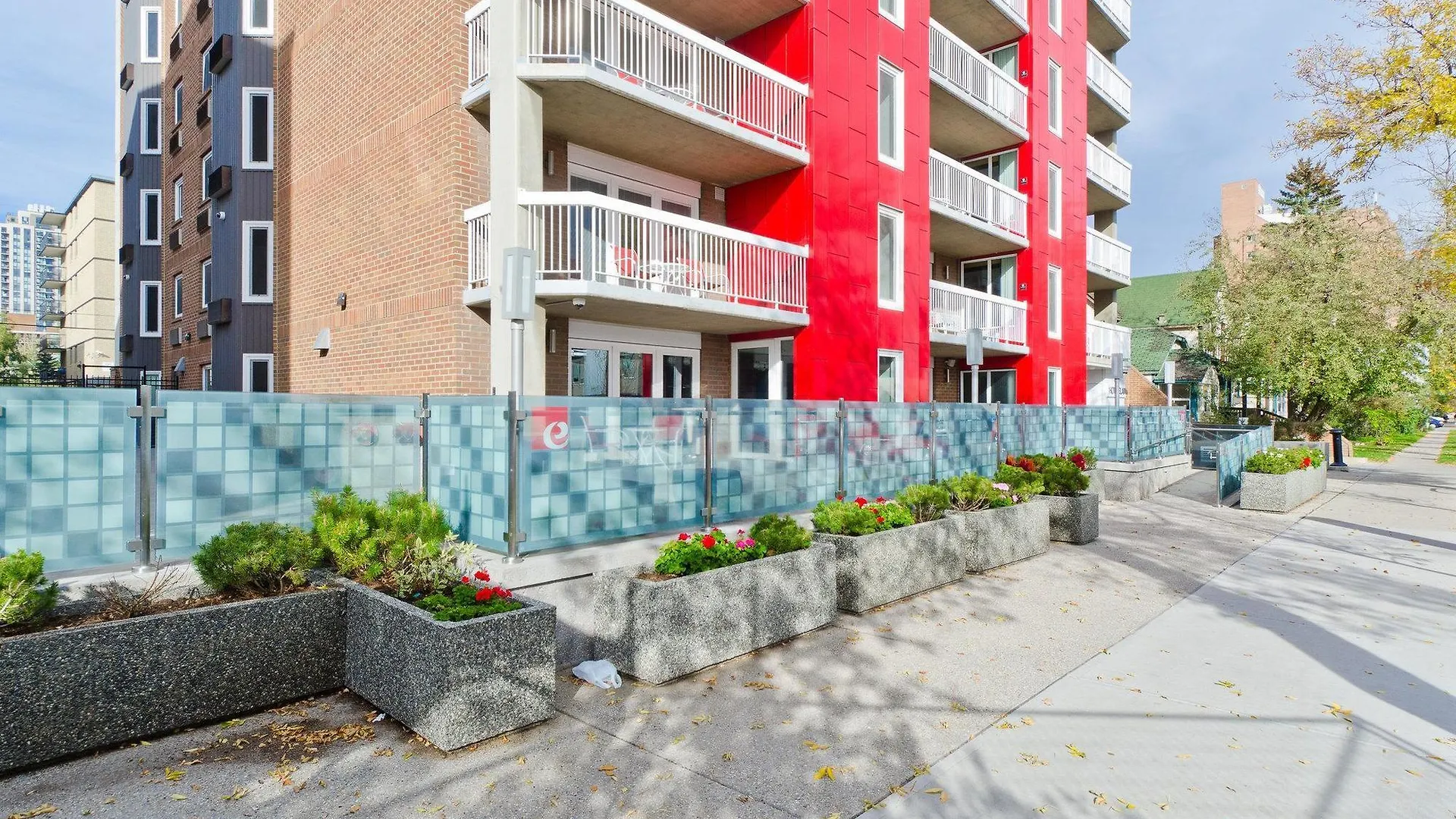 Hotel Elan YYC 4*,