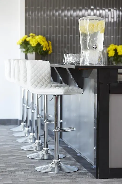 Hotel Elan YYC