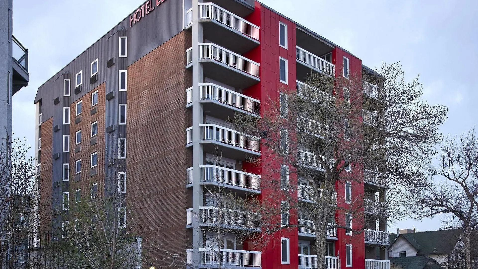 Hotel Elan YYC 4*,